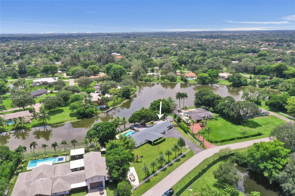 10880 SW 25th St Davie, FL 33324