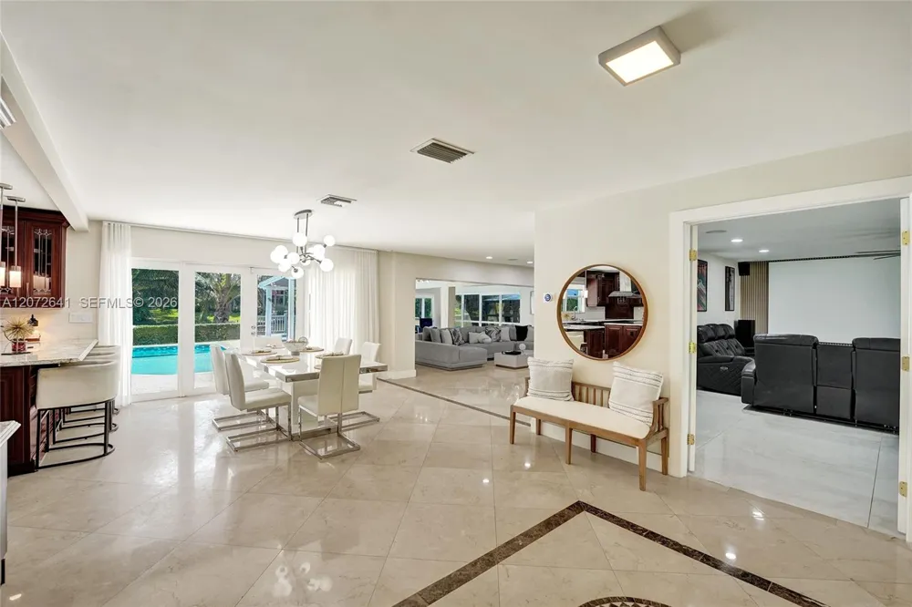 10880 SW 25th St Davie, FL 33324