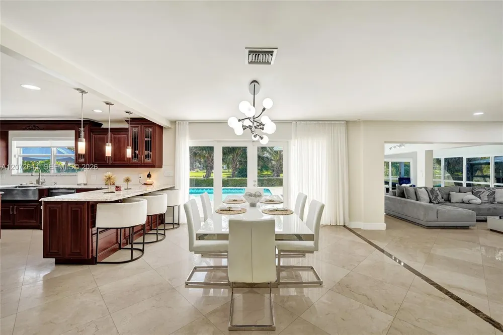 10880 SW 25th St Davie, FL 33324