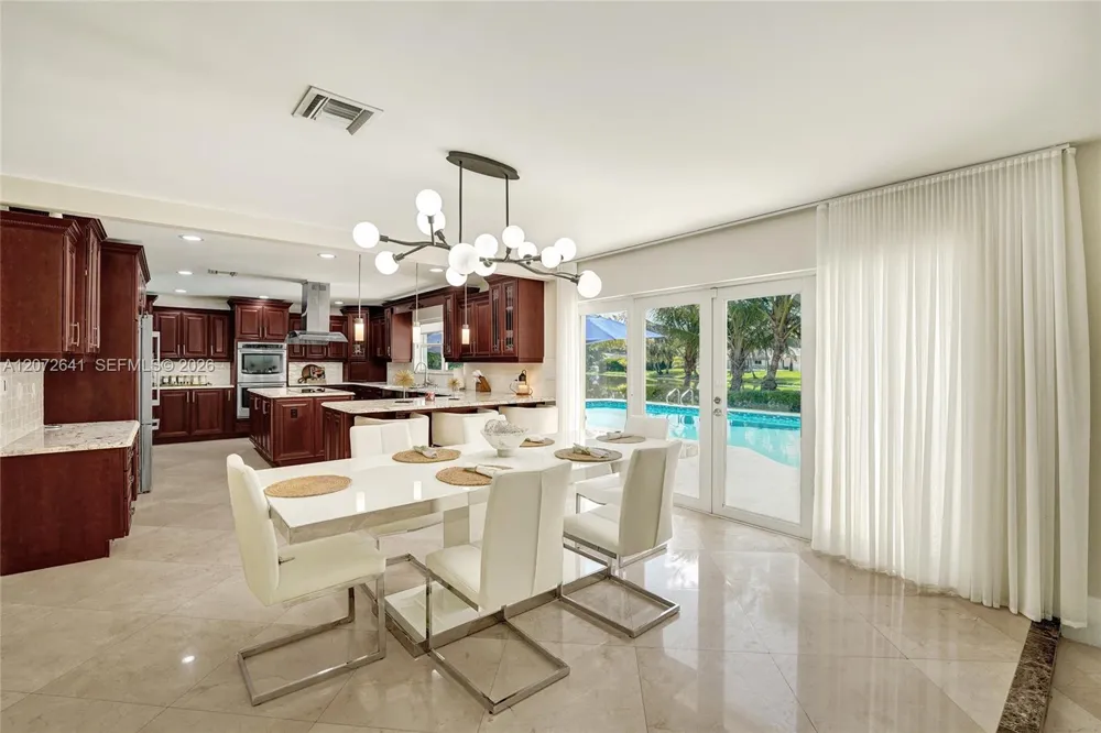 10880 SW 25th St Davie, FL 33324