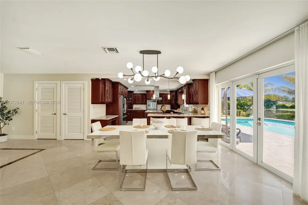 10880 SW 25th St Davie, FL 33324