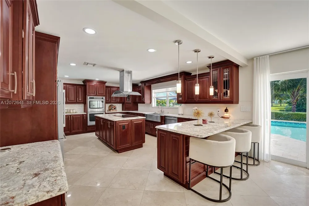 10880 SW 25th St Davie, FL 33324