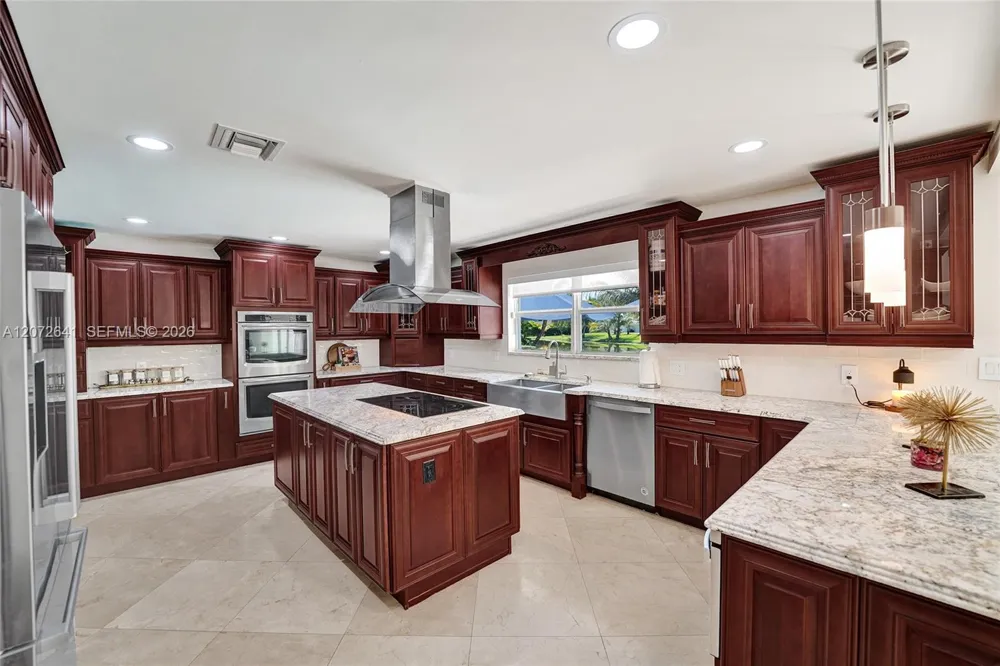10880 SW 25th St Davie, FL 33324