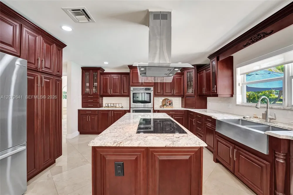 10880 SW 25th St Davie, FL 33324