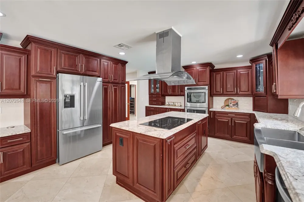 10880 SW 25th St Davie, FL 33324