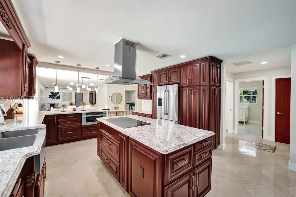 10880 SW 25th St Davie, FL 33324