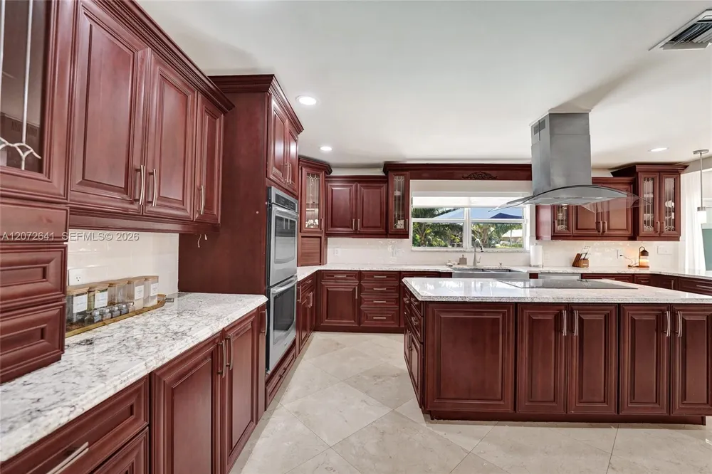 10880 SW 25th St Davie, FL 33324