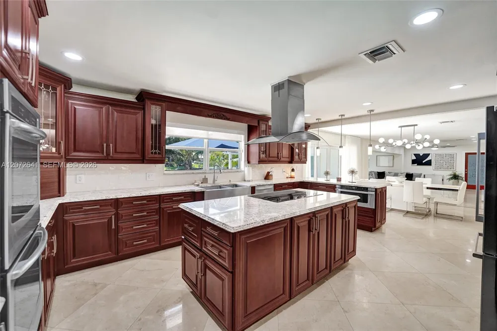 10880 SW 25th St Davie, FL 33324