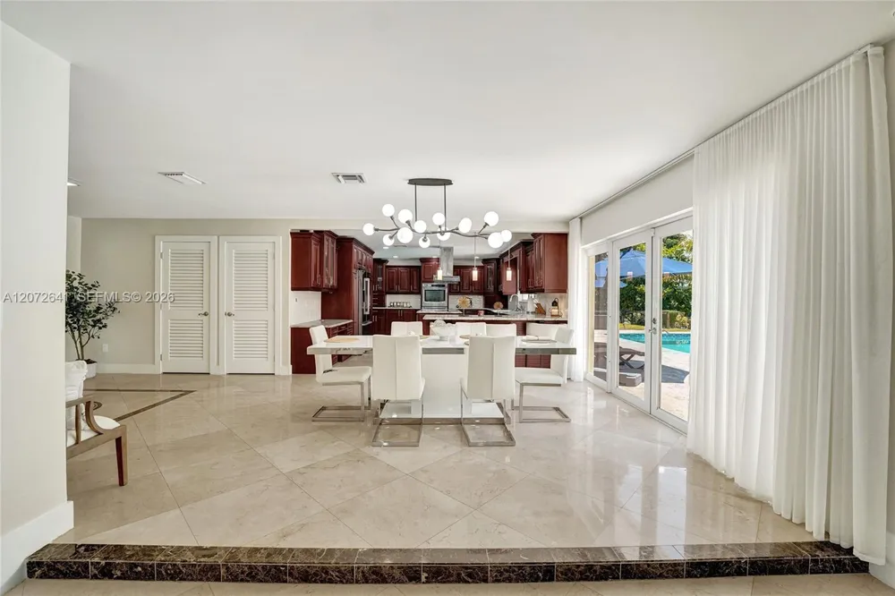 10880 SW 25th St Davie, FL 33324