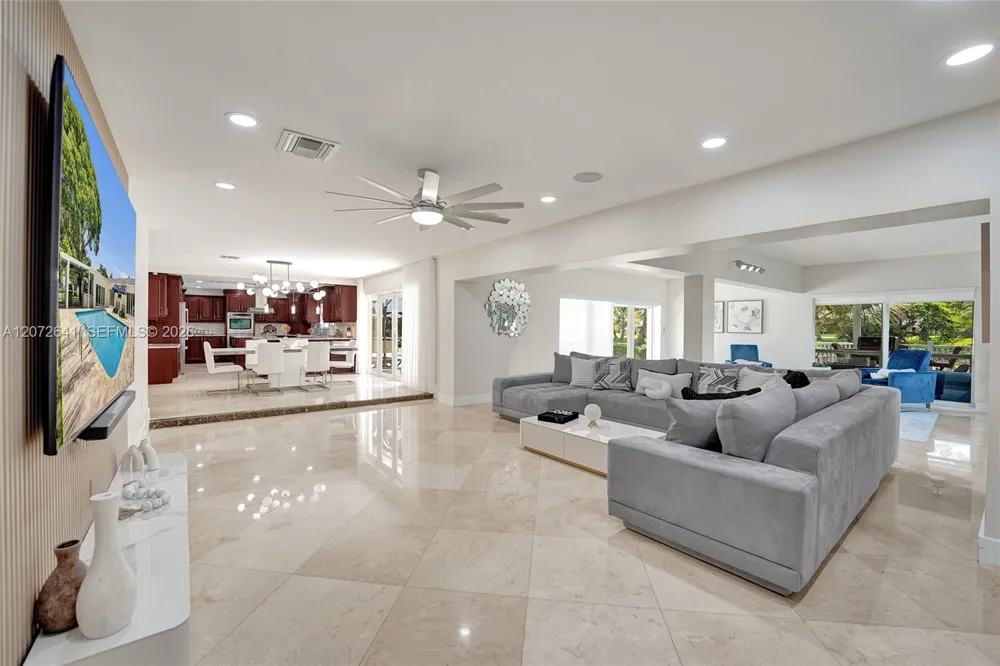 10880 SW 25th St Davie, FL 33324
