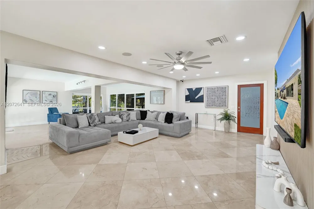 10880 SW 25th St Davie, FL 33324