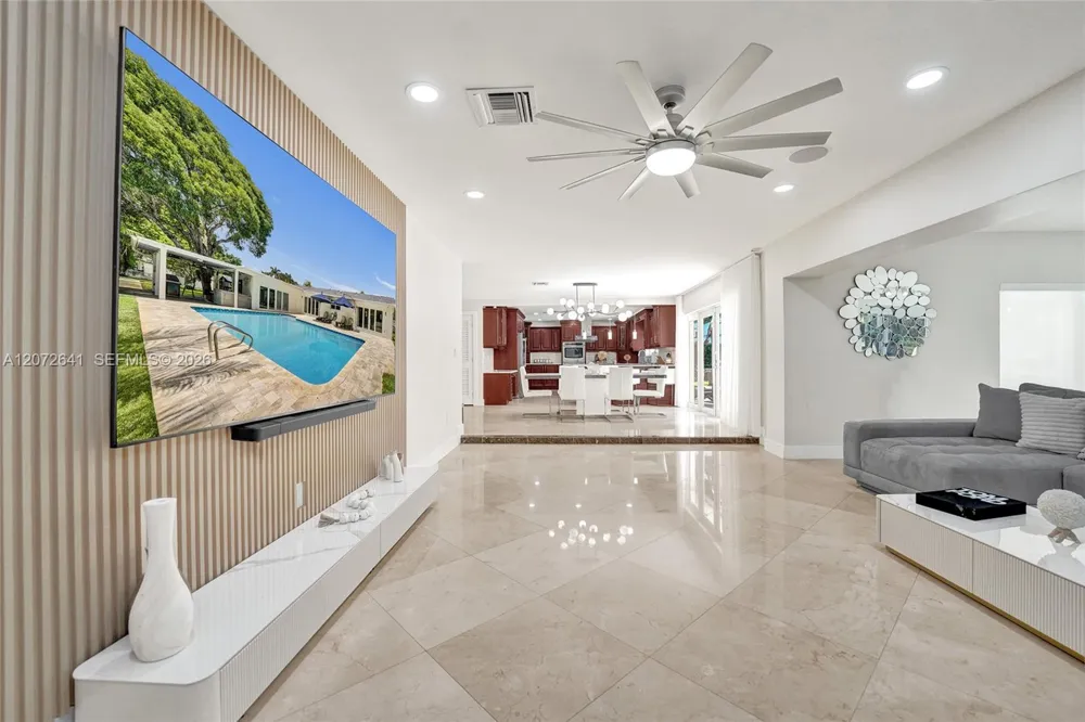 10880 SW 25th St Davie, FL 33324
