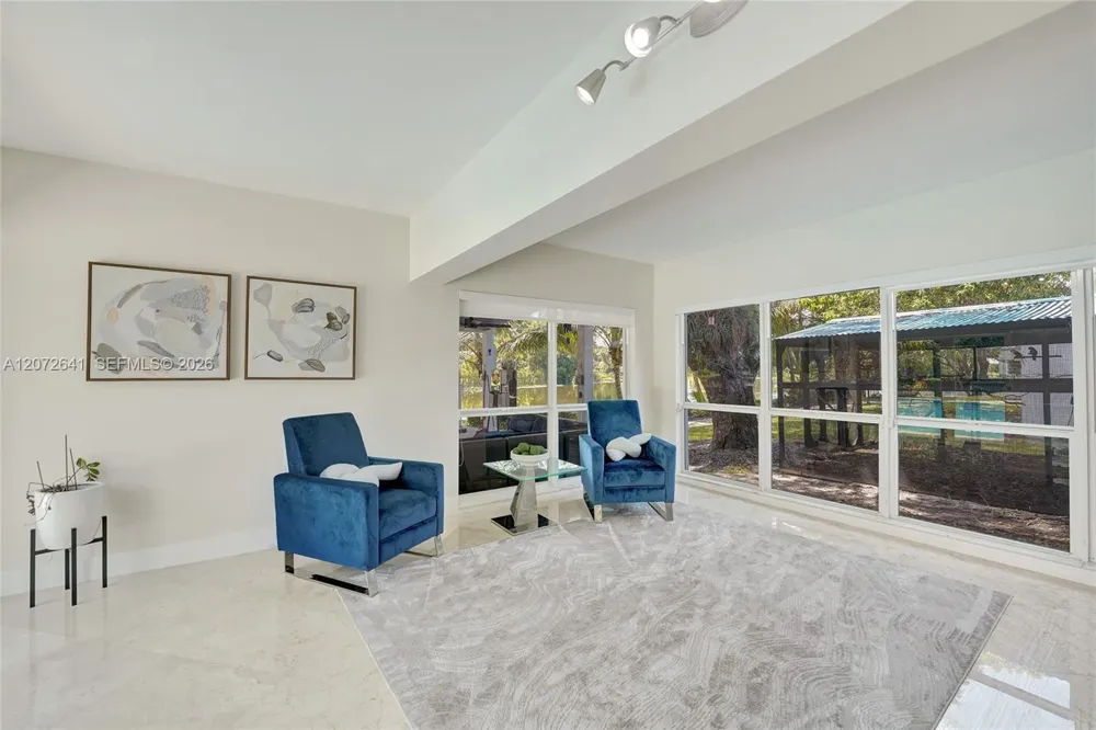 10880 SW 25th St Davie, FL 33324