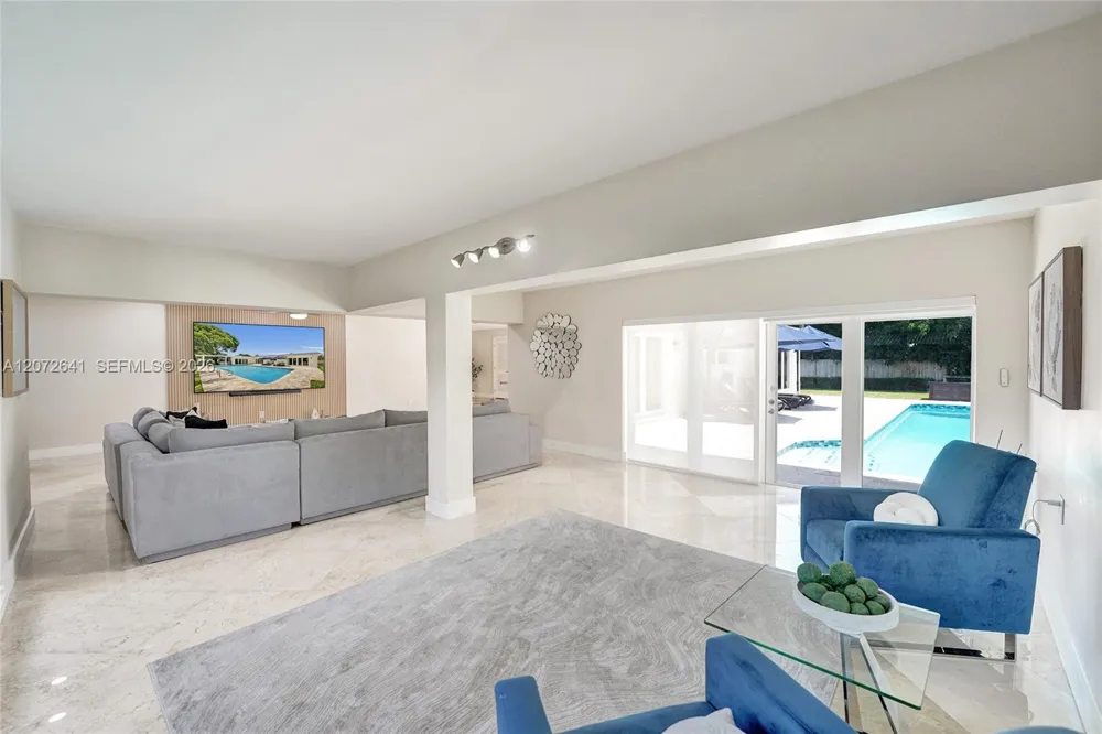 10880 SW 25th St Davie, FL 33324