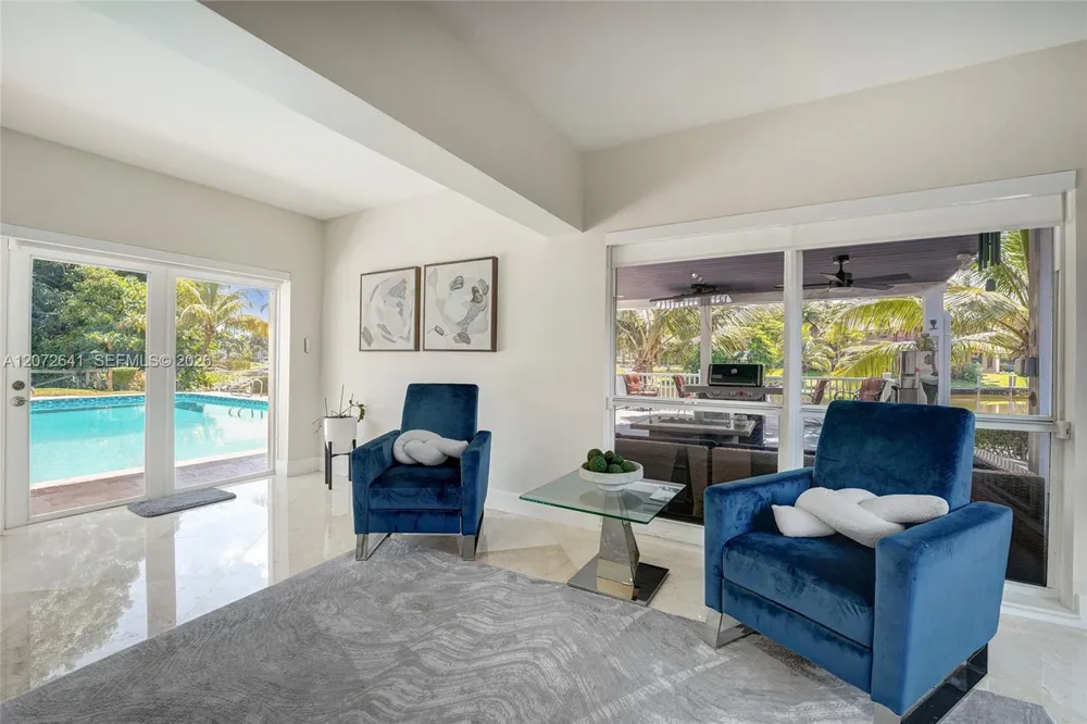 10880 SW 25th St Davie, FL 33324