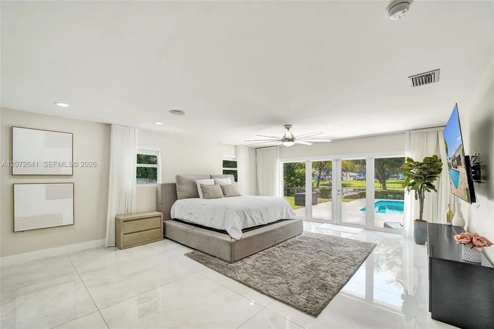 10880 SW 25th St Davie, FL 33324