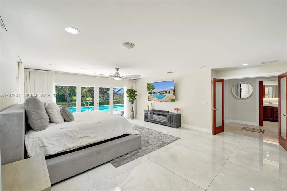 10880 SW 25th St Davie, FL 33324