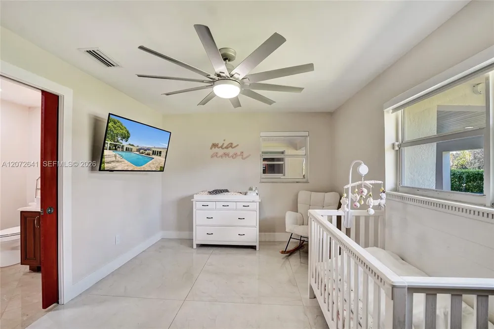 10880 SW 25th St Davie, FL 33324