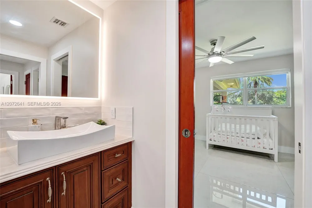 10880 SW 25th St Davie, FL 33324