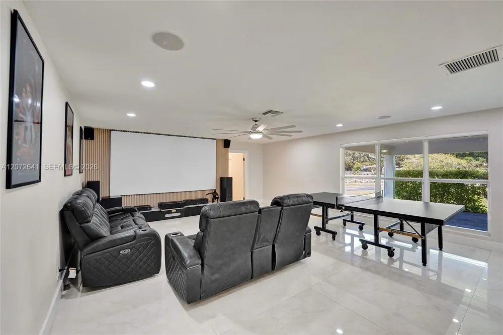 10880 SW 25th St Davie, FL 33324