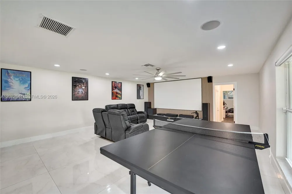 10880 SW 25th St Davie, FL 33324