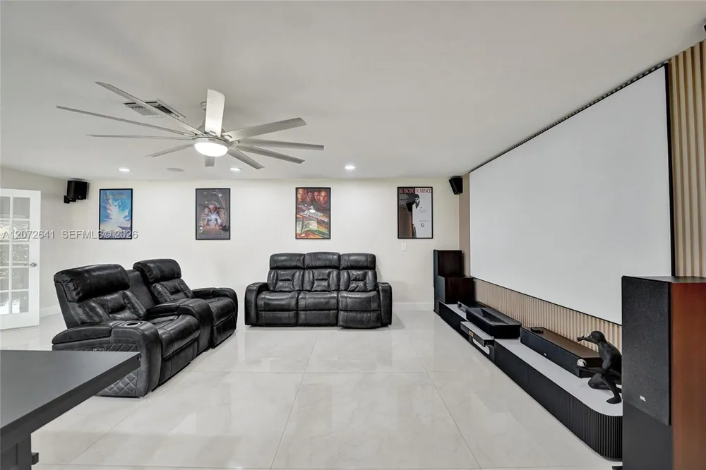 10880 SW 25th St Davie, FL 33324