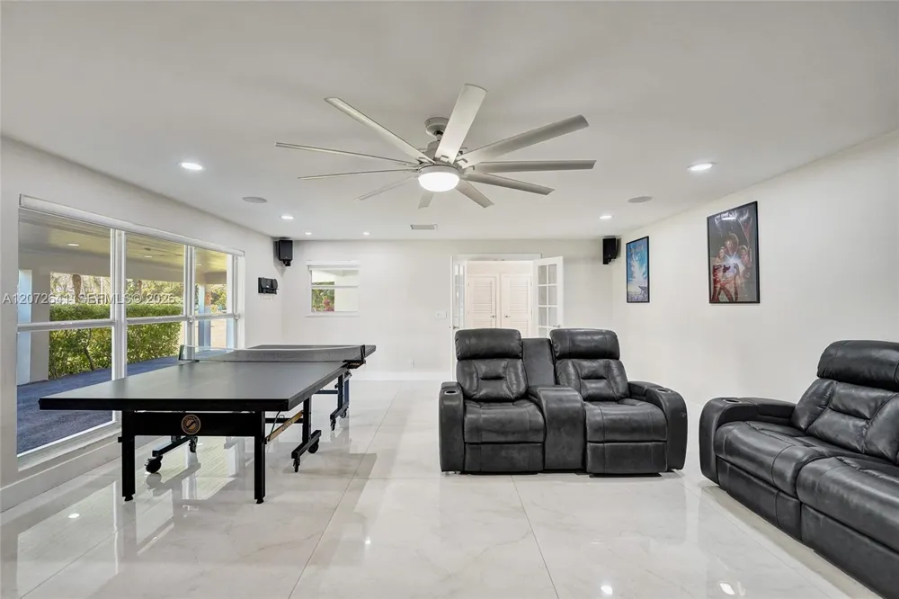 10880 SW 25th St Davie, FL 33324