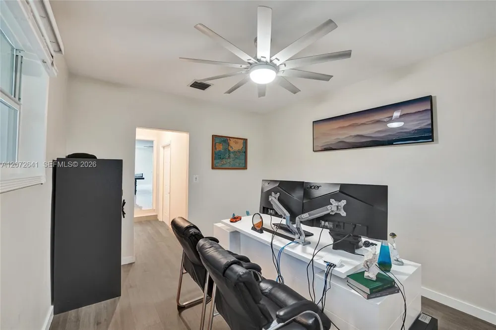 10880 SW 25th St Davie, FL 33324