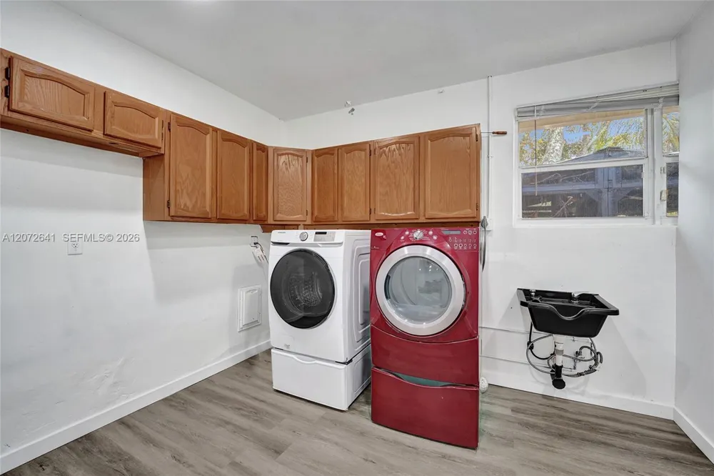 10880 SW 25th St Davie, FL 33324