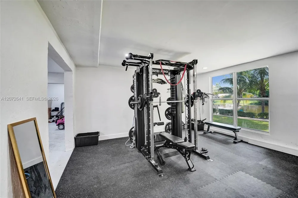 10880 SW 25th St Davie, FL 33324