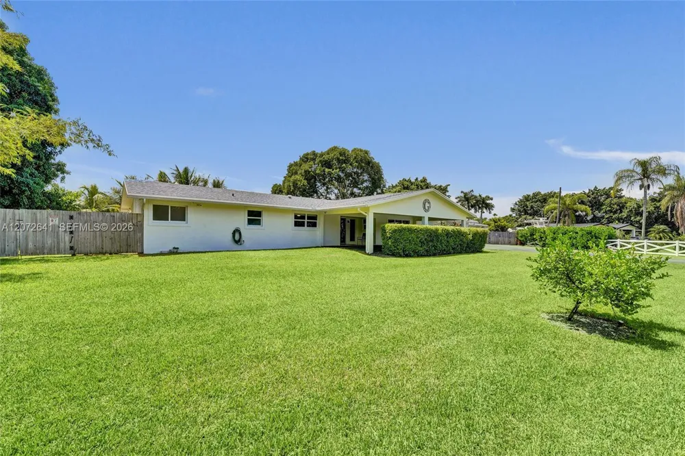 10880 SW 25th St Davie, FL 33324
