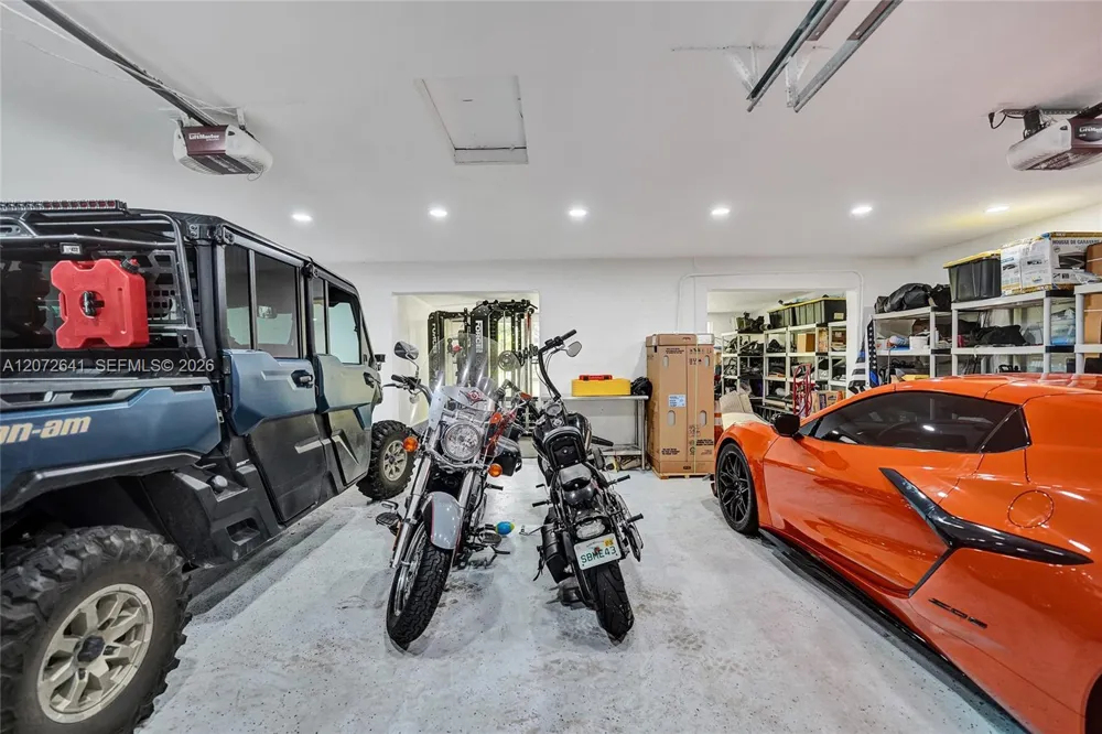10880 SW 25th St Davie, FL 33324