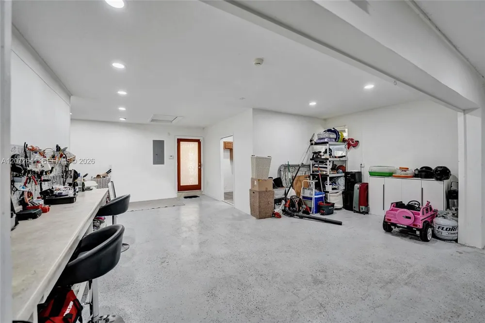10880 SW 25th St Davie, FL 33324