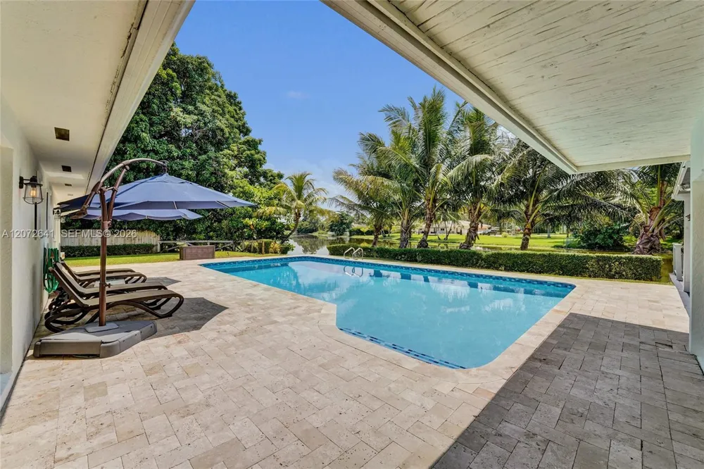 10880 SW 25th St Davie, FL 33324