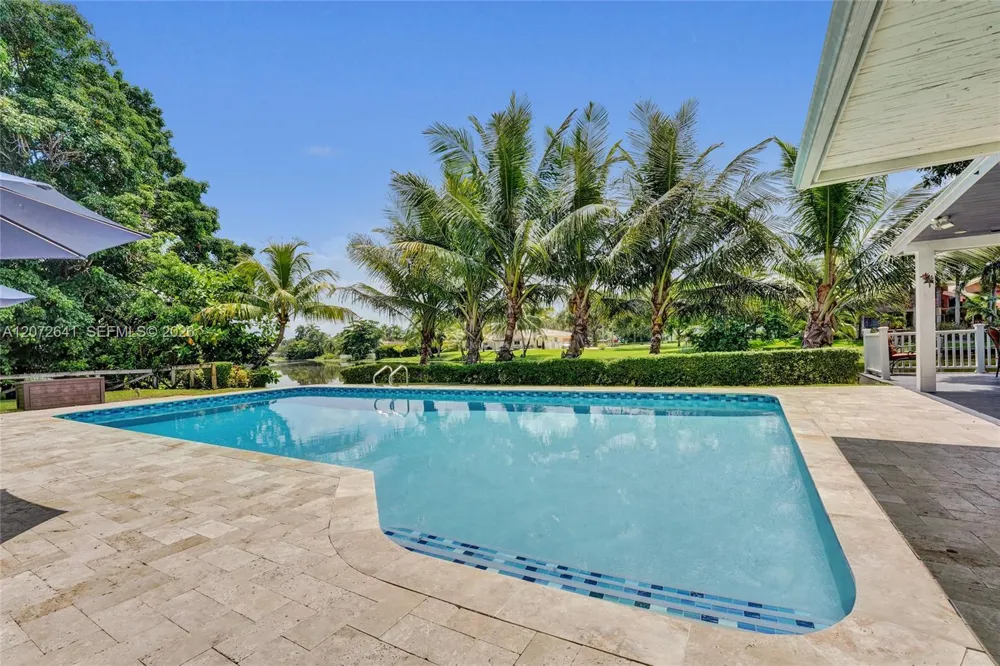 10880 SW 25th St Davie, FL 33324