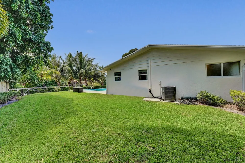10880 SW 25th St Davie, FL 33324