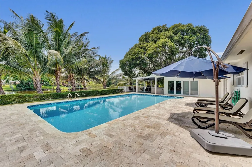 10880 SW 25th St Davie, FL 33324