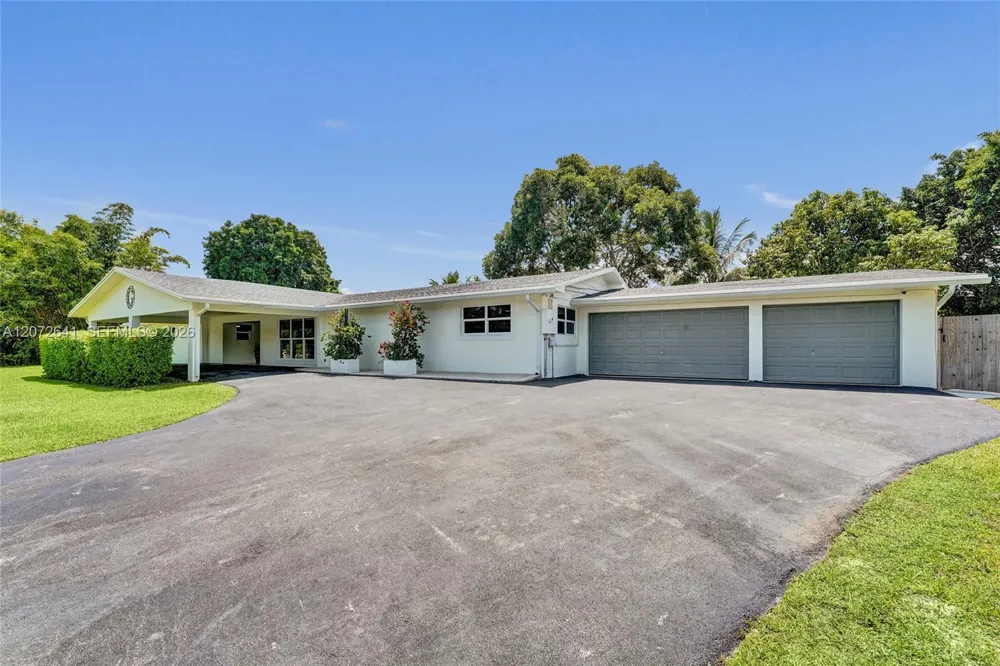 10880 SW 25th St Davie, FL 33324