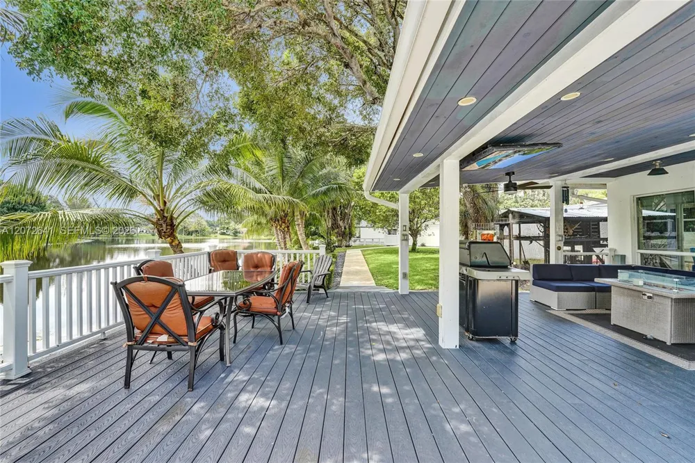10880 SW 25th St Davie, FL 33324