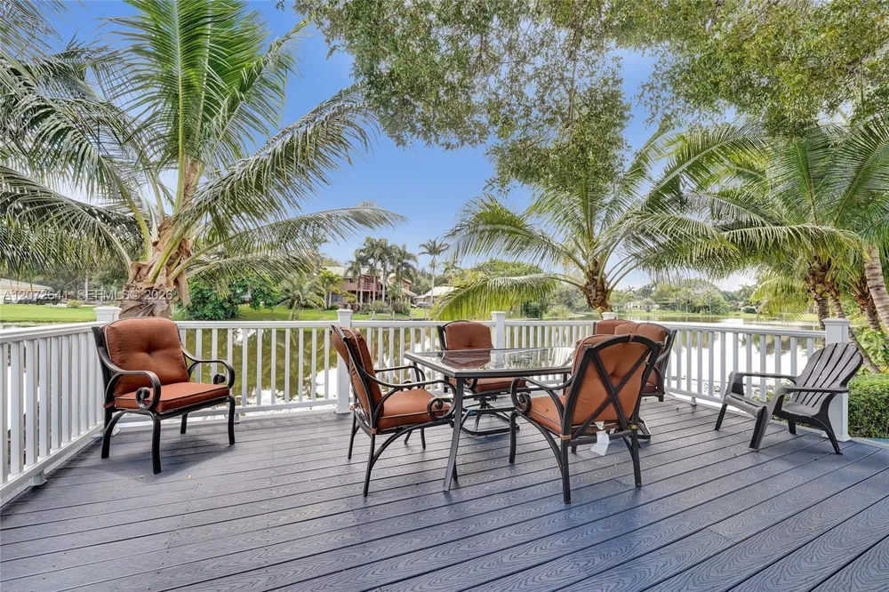 10880 SW 25th St Davie, FL 33324