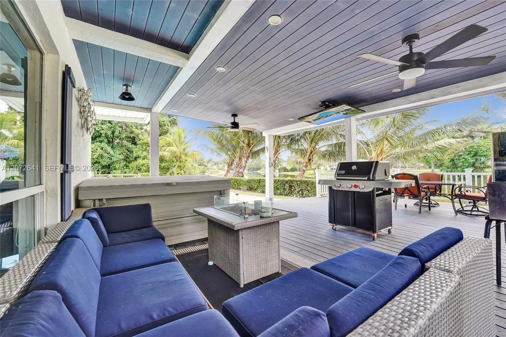 10880 SW 25th St Davie, FL 33324