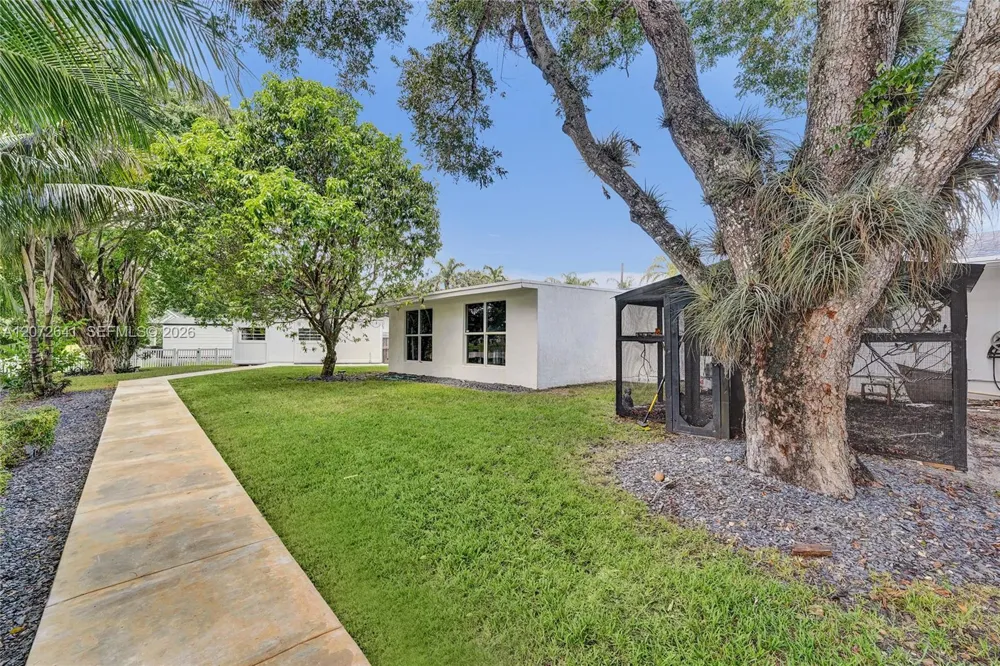 10880 SW 25th St Davie, FL 33324