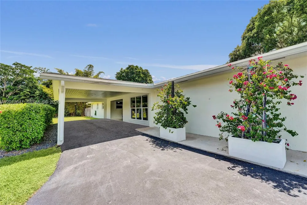 10880 SW 25th St Davie, FL 33324