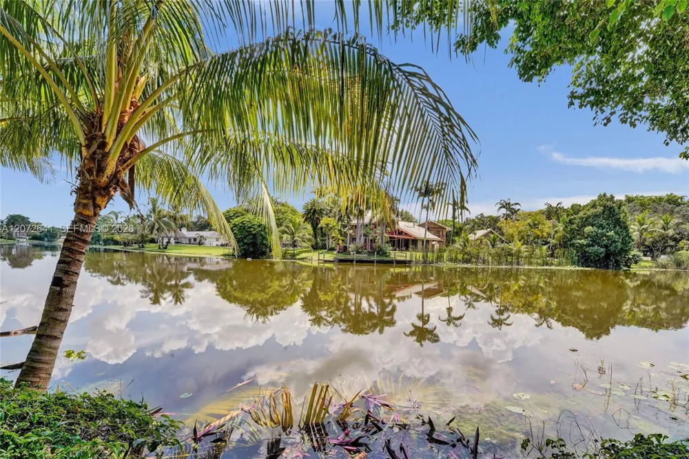 10880 SW 25th St Davie, FL 33324