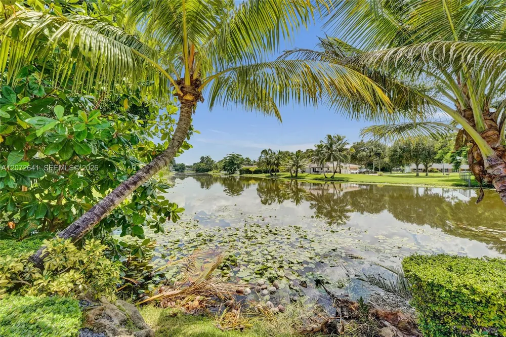 10880 SW 25th St Davie, FL 33324