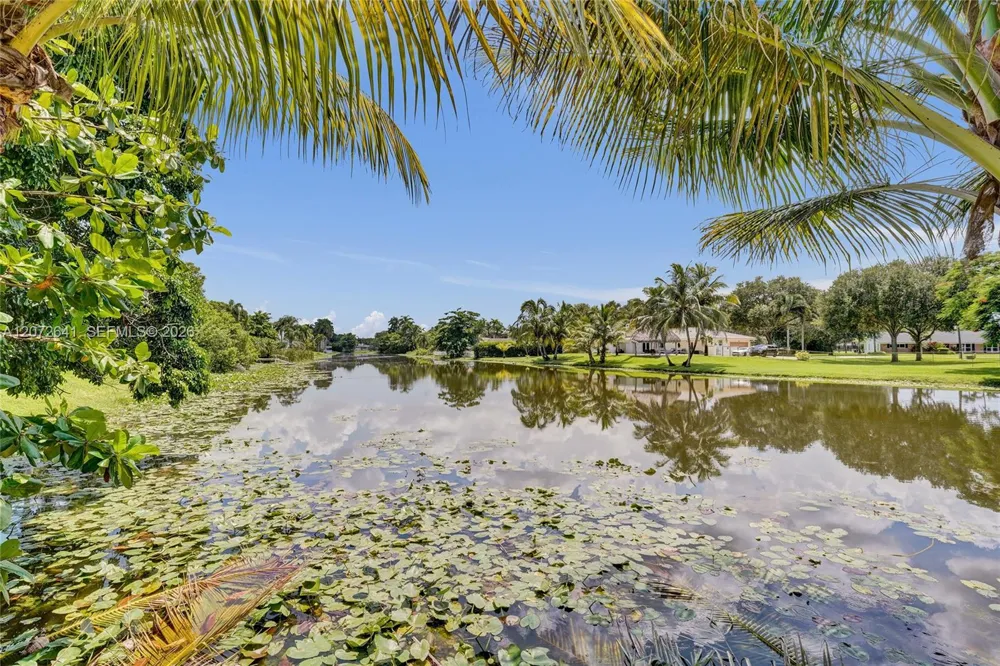 10880 SW 25th St Davie, FL 33324