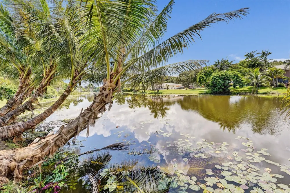 10880 SW 25th St Davie, FL 33324