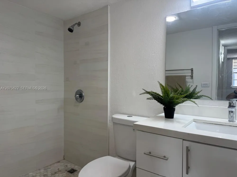 4550 NW 9th St #709E Miami, FL 33126