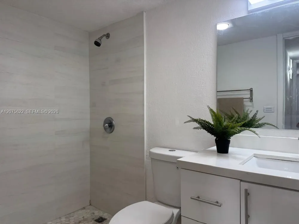 4550 NW 9th St #709E Miami, FL 33126
