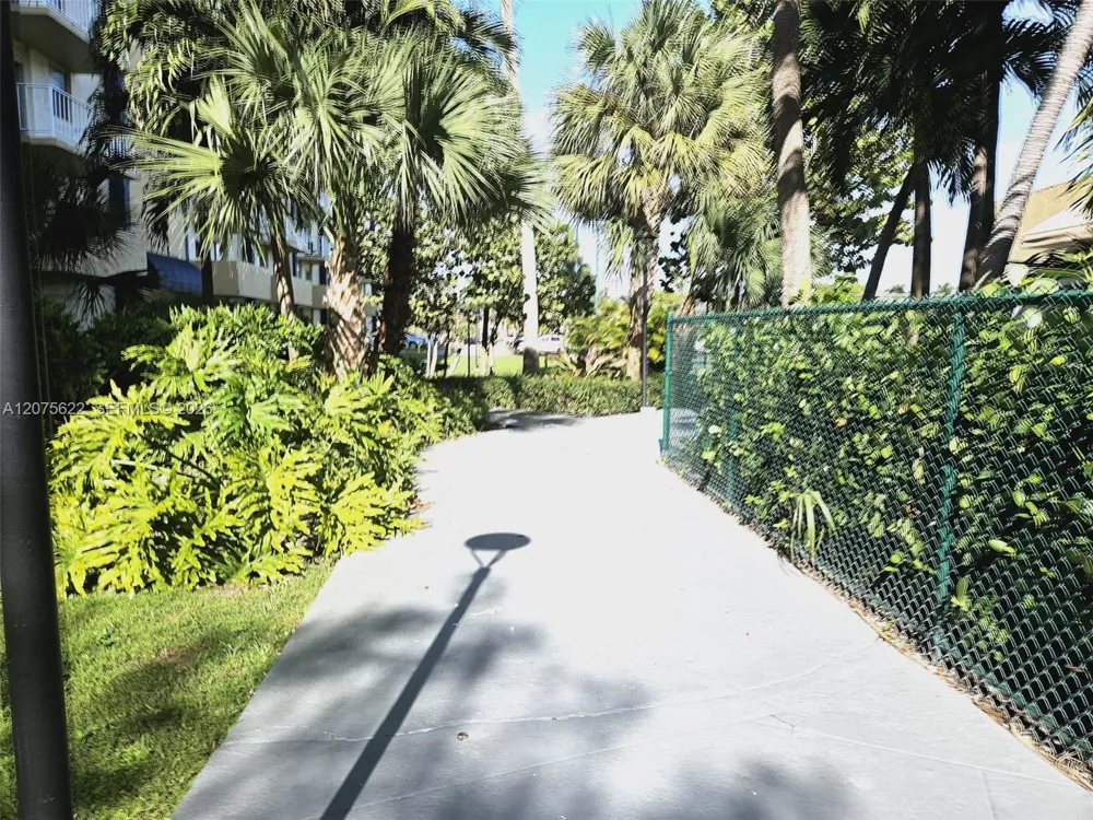 4550 NW 9th St #709E Miami, FL 33126